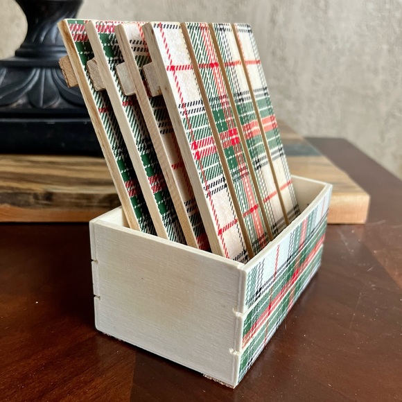Mini Pallet & Crate Coaster Set Red Green Plaid. 4 Coasters w/ crate - Picture 5 of 6